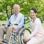 介護福祉士の資格はどうすれば取得できる？