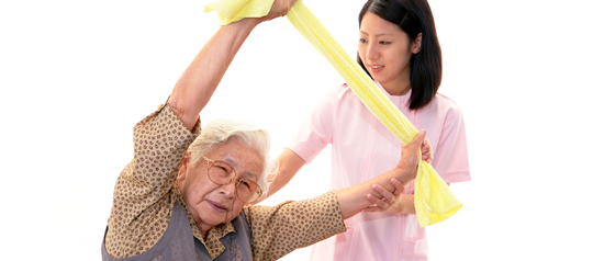 合格後は何が変わる？「介護福祉士」のメリットと取得方法