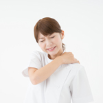 肩こりは職業病？ デスクワークも多い介護職の肩こり解決法